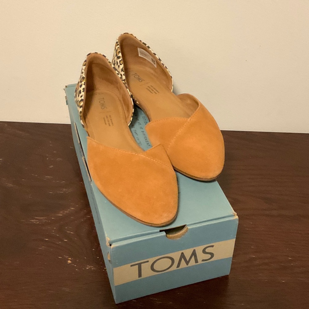 TOMS Women's Carmel Brown Suede and Leopard Print Flats - Picture 5 of 6